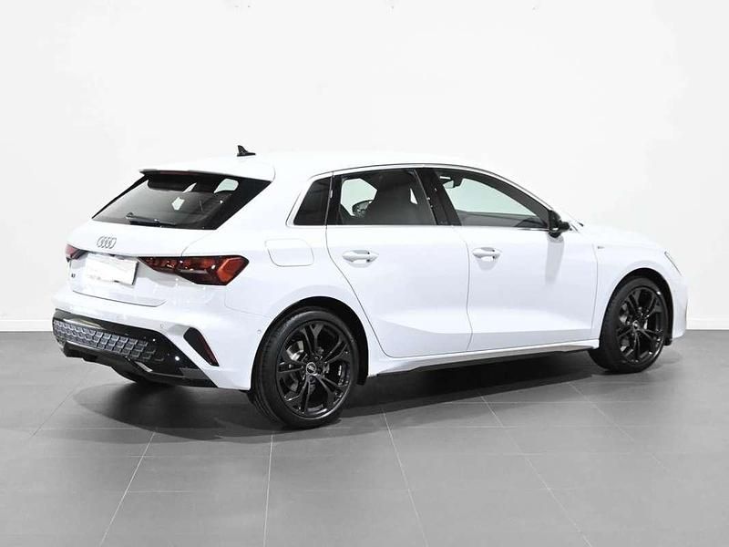 Usado Audi A3 Sportback Comfort 150 CV (110 kW) 2025 Blanco Utilitario