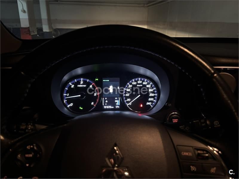 Usado Mitsubishi Outlander Motion 150 CV (110 kW) 2017 Negro SUV