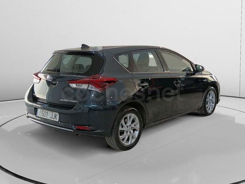 Usado Toyota Auris Hybrid 136 CV (100 kW) 2015 Azul Berlina