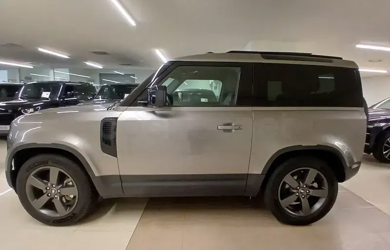 Usado Land Rover Defender S 249 CV (183 kW) 2024 Gris / plata SUV