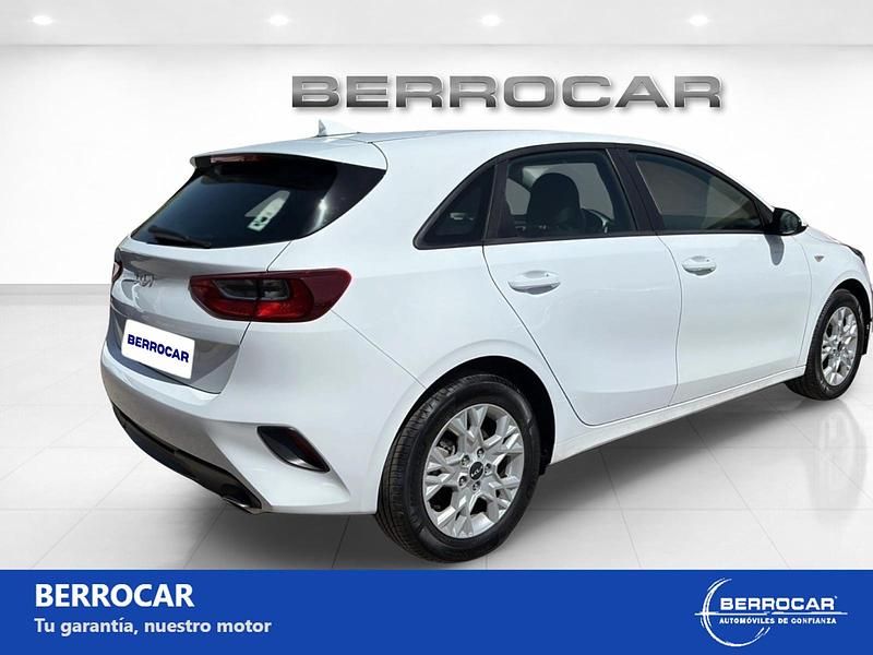 Usado Kia Ceed 100 CV (73 kW) 2023 Blanco Utilitario
