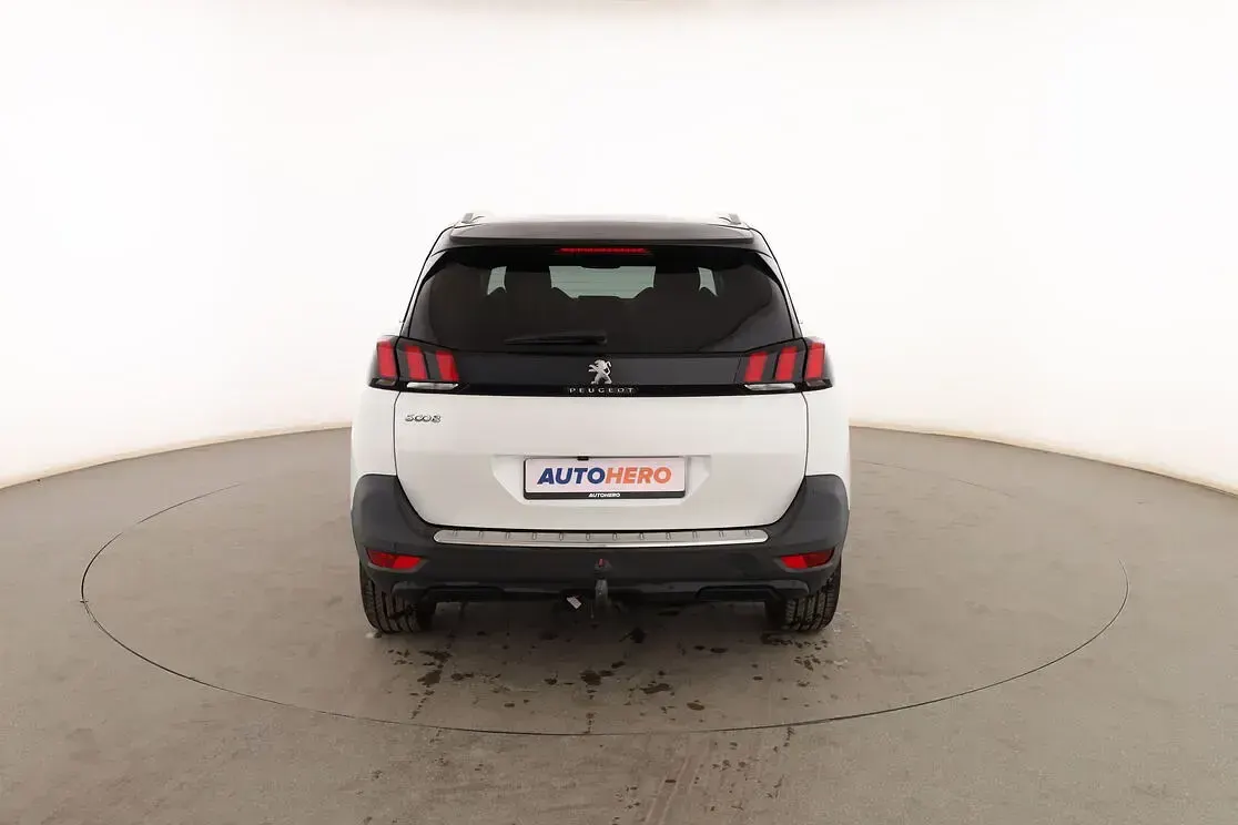Usado Peugeot 5008 Allure 130 CV (95 kW) 2020 Blanco SUV