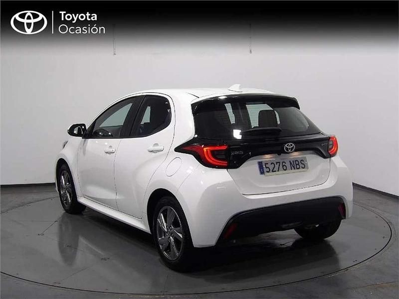 Usado Toyota Yaris Hybrid Active 116 CV (85 kW) 2025 Utilitario