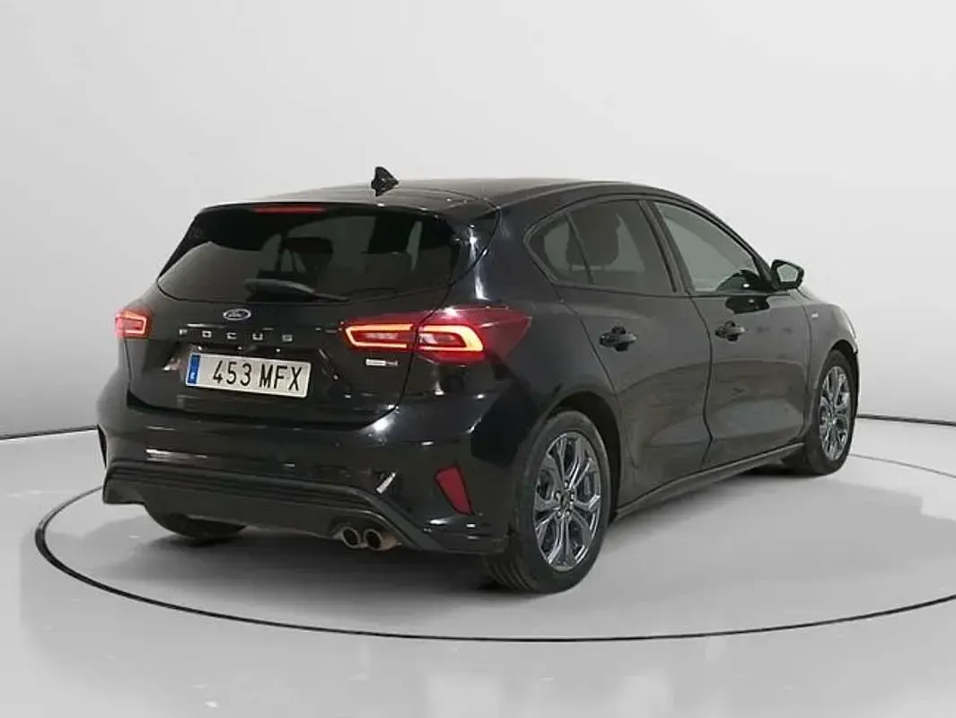 Usado Ford Focus ST-Line 155 CV (114 kW) 2023 Negro Utilitario