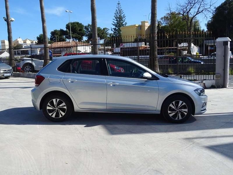 Usado VW Polo Life 95 CV (69 kW) 2021 Gris Utilitario