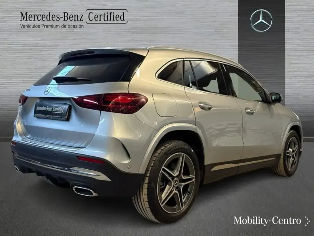 Usado Mercedes GLA250 163 CV (119 kW) 2025 Plata hightech SUV