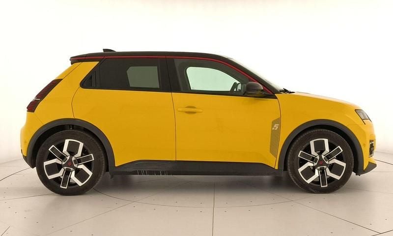 Usado Renault 5 E-Tech Techno 88 kW (120 CV) 2025 Amarillo con techo negro Berlina