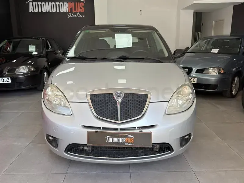 Usado Lancia Ypsilon 95 CV (69 kW) 2008 Gris / plata Utilitario