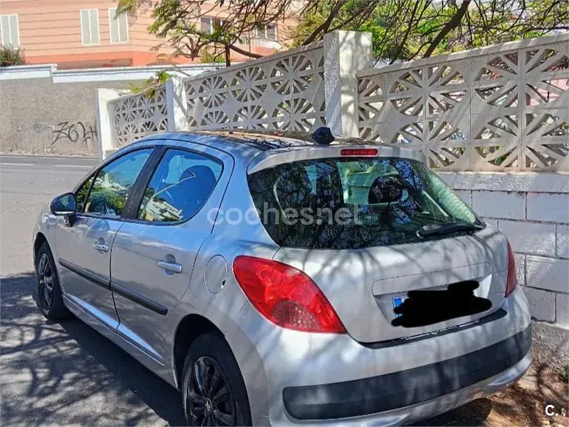 Usado Peugeot 207 70 CV (51 kW) 2008 Gris / plata Berlina