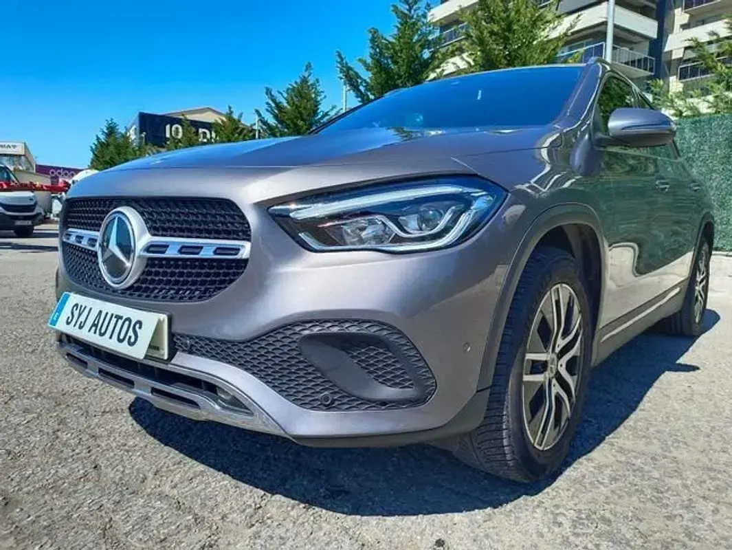 Usado Mercedes GLA200 163 CV (119 kW) 2022 Gris SUV