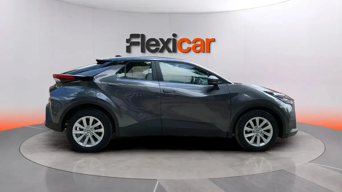 Usado Toyota C-HR Active 140 CV (102 kW) 2024 Gris SUV