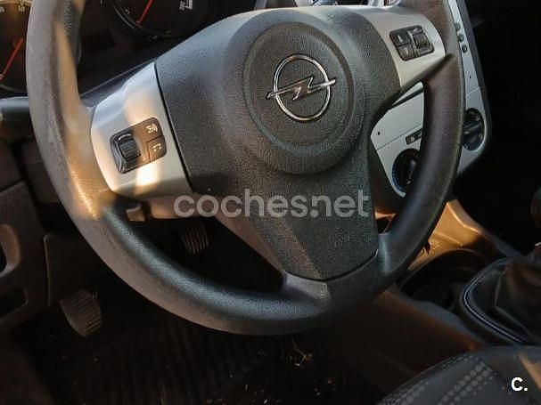Usado Opel Corsa Selective 85 CV (62 kW) 2014 Gris / plata Utilitario