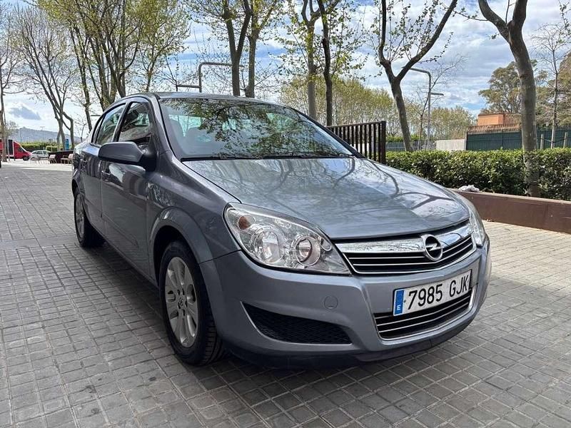 Usado Opel Astra Energy 116 CV (85 kW) 2008 Plateado Berlina