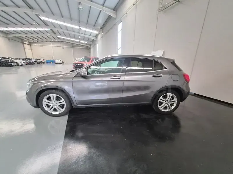 Usado Mercedes GLA200 136 CV (100 kW) 2017 Gris / plata SUV