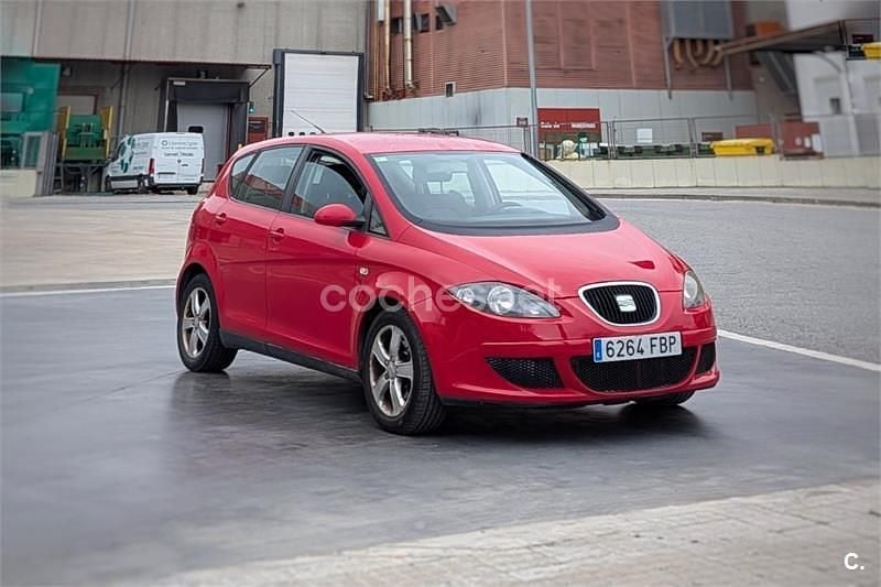 Usado Seat Altea Stylance 105 CV (77 kW) 2007 Rojo Monovolumen