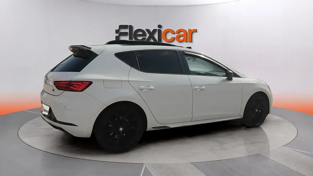 Usado Seat Leon FR 150 CV (110 kW) 2019 Blanco Berlina