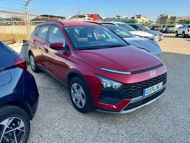 Usado Hyundai Bayon 84 CV (61 kW) 2025 Rojo SUV