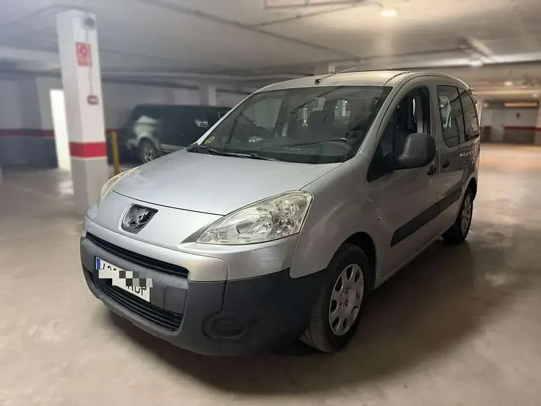 Usado Peugeot TePee 90 CV (66 kW) 2011 Gris Van