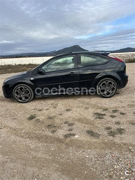 Usado Ford Focus Sport 115 CV (84 kW) 2007 Negro Berlina