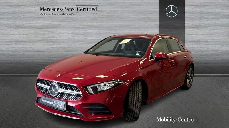 Usado Mercedes A180 AMG line 116 CV (85 kW) 2022 Patagonia red  metallic paint Berlina