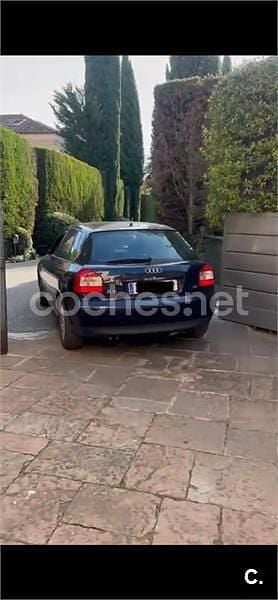Usado Audi A3 Attraction 125 CV (91 kW) 2001 Azul Berlina