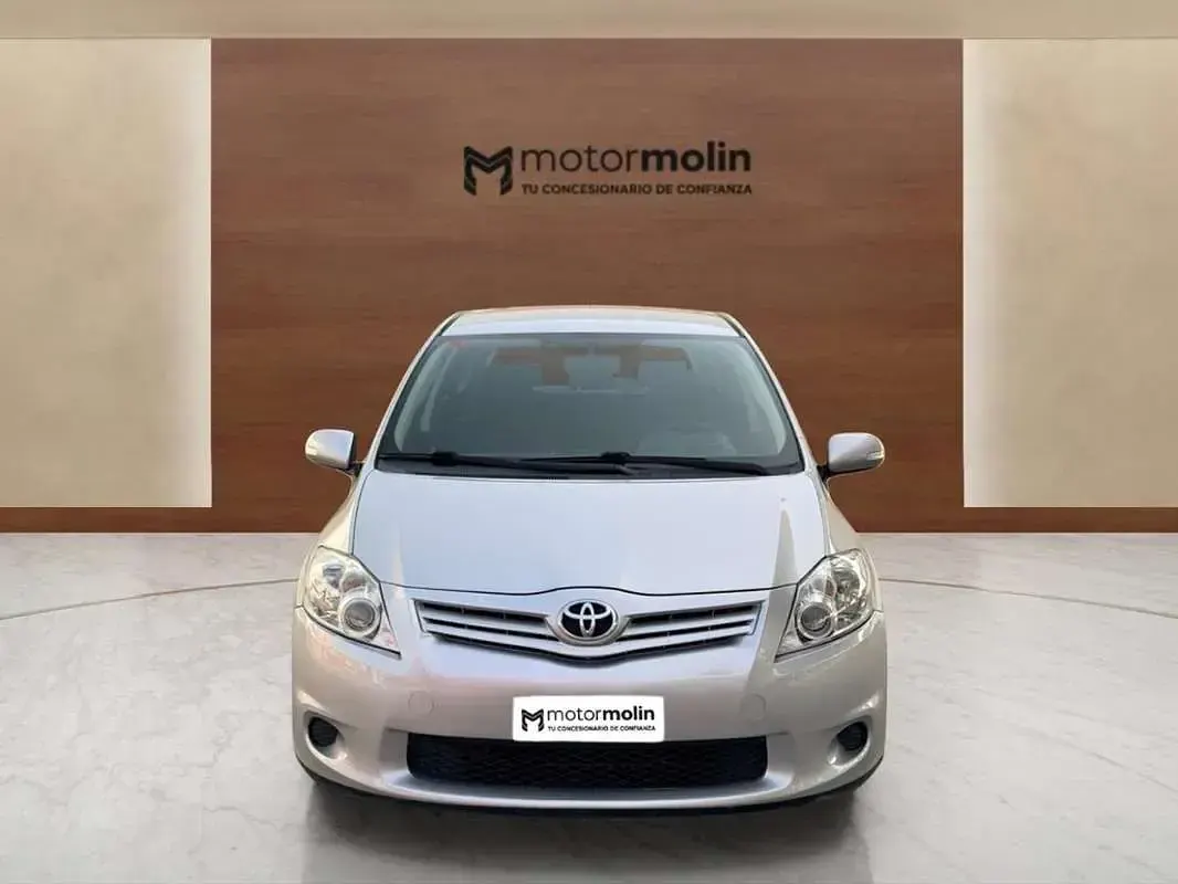 Usado Toyota Auris Active 90 CV (66 kW) 2012 Gris Utilitario