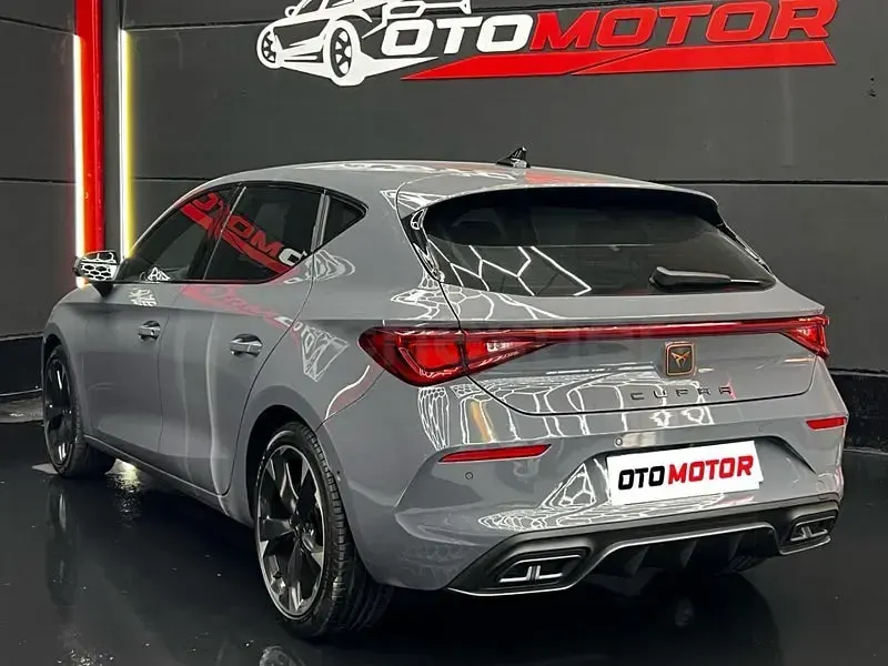 Käytetty Cupra Leon 150 HP (110 kW) 2024 Harmaa Sedan