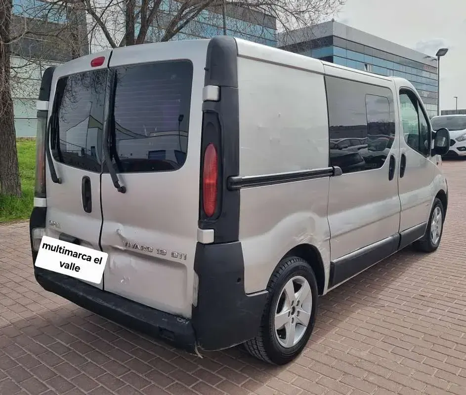 Usado Opel Vivaro 99 CV (72 kW) 2003 Gris Monovolumen