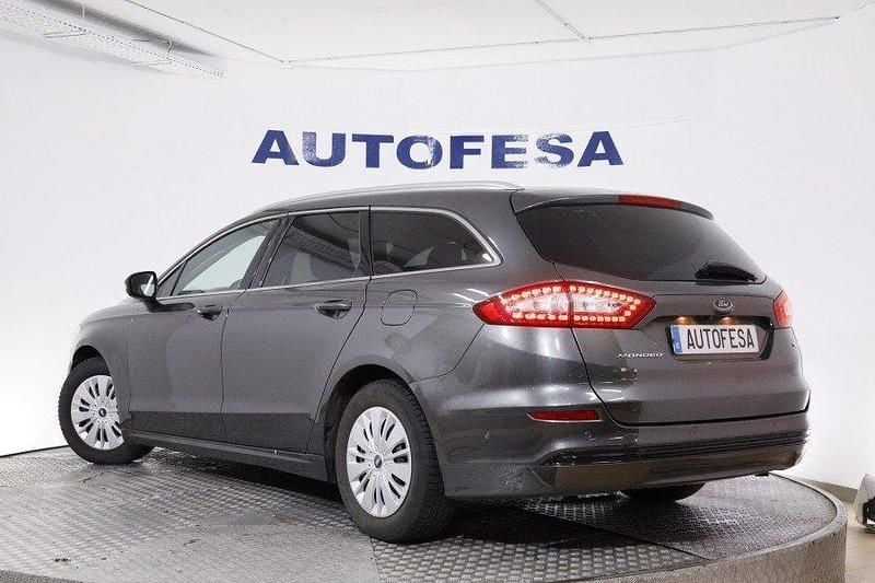 Usado Ford Mondeo Titanium 160 CV (117 kW) 2016 Negro Familiar
