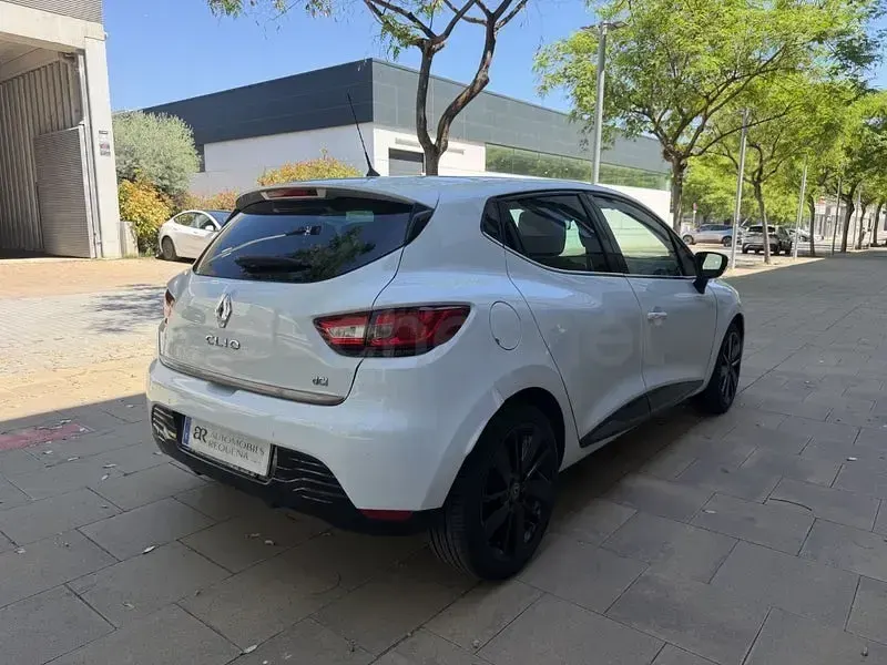 Usado Renault Clio IV LIMITED 90 CV (66 kW) 2016 Blanco Berlina