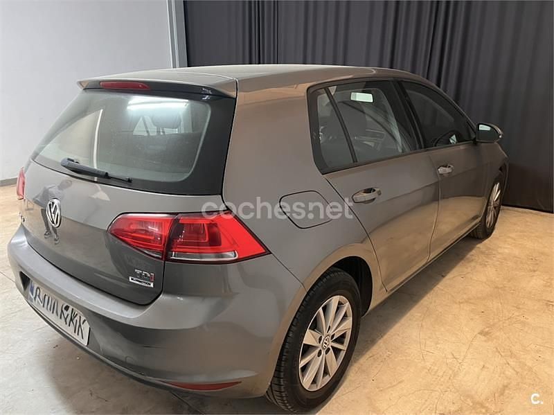 Usado VW Golf Sportsvan Advance 110 CV (80 kW) 2016 Gris / plata Monovolumen