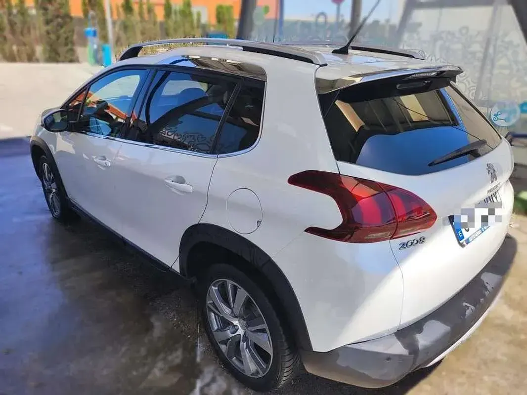 Usado Peugeot 2008 Allure 110 CV (80 kW) 2018 Blanco SUV