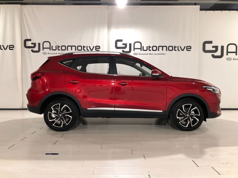 Usado MG ZS Luxury 111 CV (81 kW) 2024 Rojo Berlina