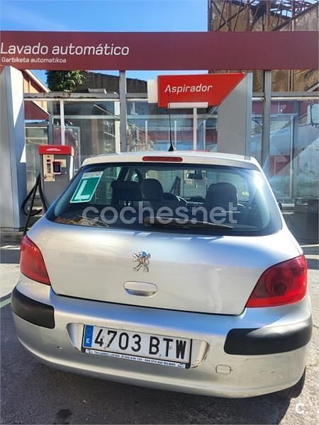 Usado Peugeot 307 110 CV (80 kW) 2002 Gris / plata Berlina