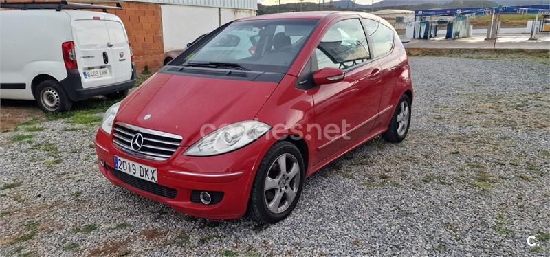 Usado Mercedes A150 Avantgarde 95 CV (69 kW) 2005 Rojo Monovolumen