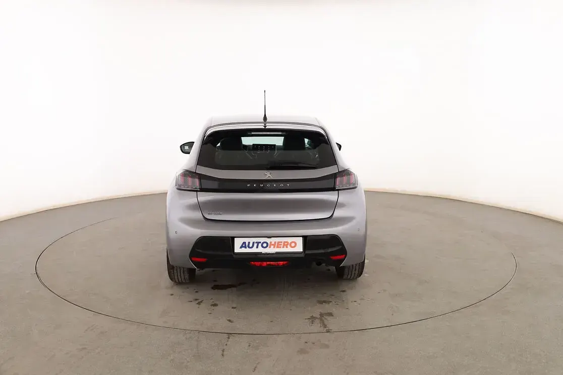 Usado Peugeot 208 Allure 101 CV (74 kW) 2020 Gris Utilitario