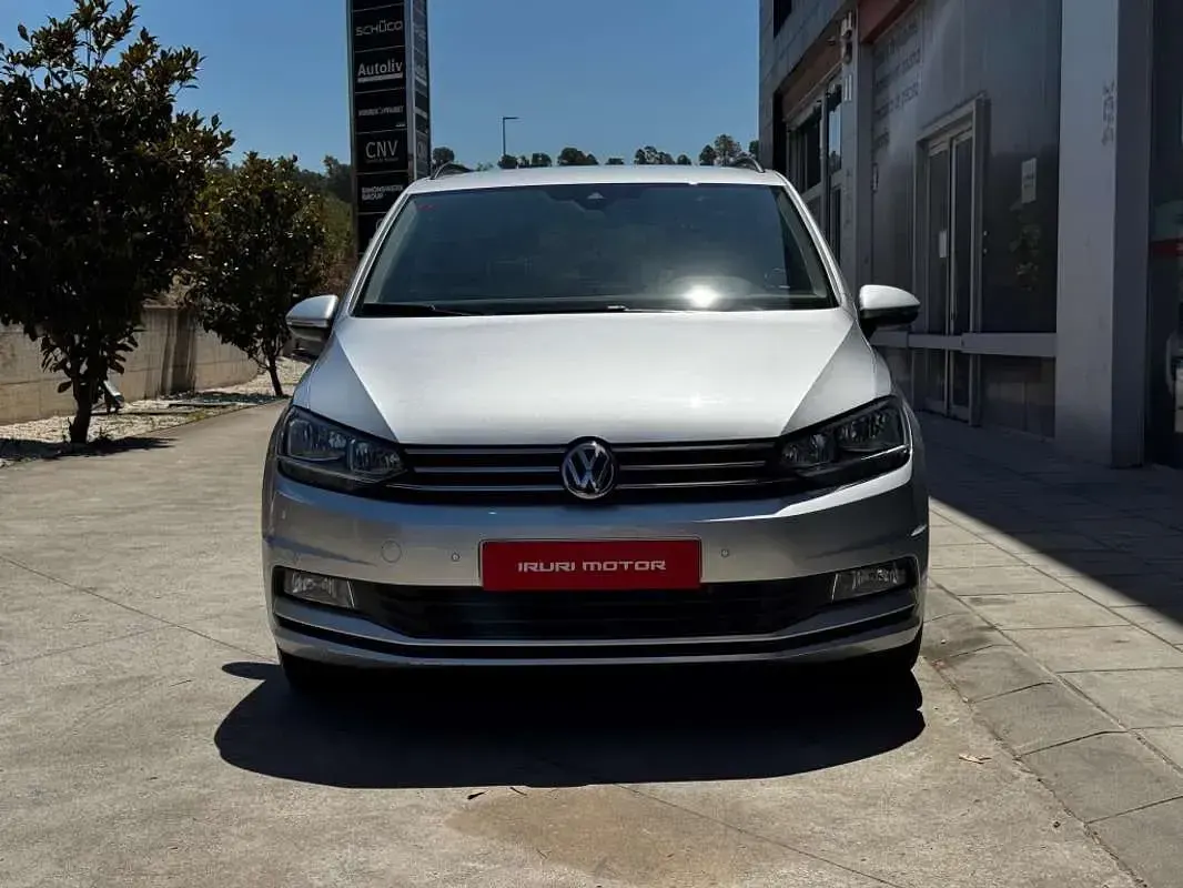 Usado VW Touran Advance 150 CV (110 kW) 2016 Plateado Monovolumen