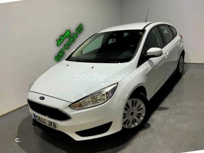 Usado Ford Focus Trend 95 CV (69 kW) 2015 Blanco Berlina