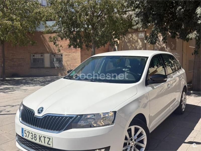 Usado Skoda Rapid Active 95 CV (69 kW) 2019 Blanco Berlina