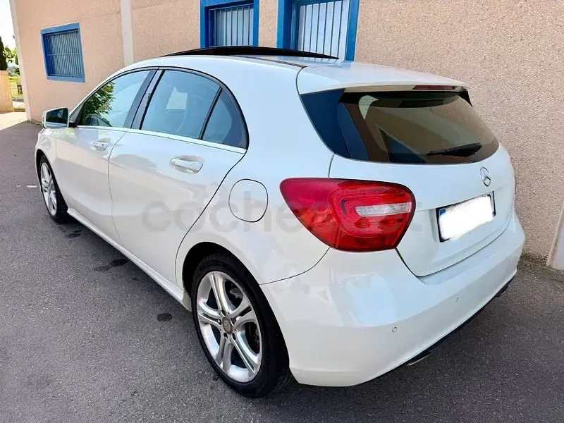 Begagnad Mercedes A200 AMG line 136 HK (100 kW) 2013 Vit Sedan