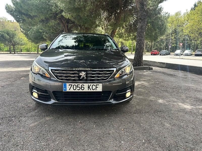 Usado Peugeot 308 SW Allure 150 CV (110 kW) 2017 Gris / plata Familiar