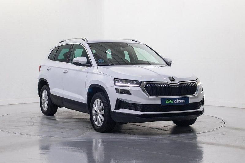 Usado Skoda Karoq Ambition 150 CV (110 kW) 2023 Blanco SUV