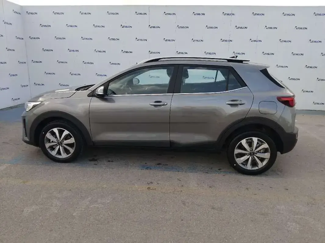 Nuevo Kia Stonic 101 CV (74 kW) 2025 Gris SUV
