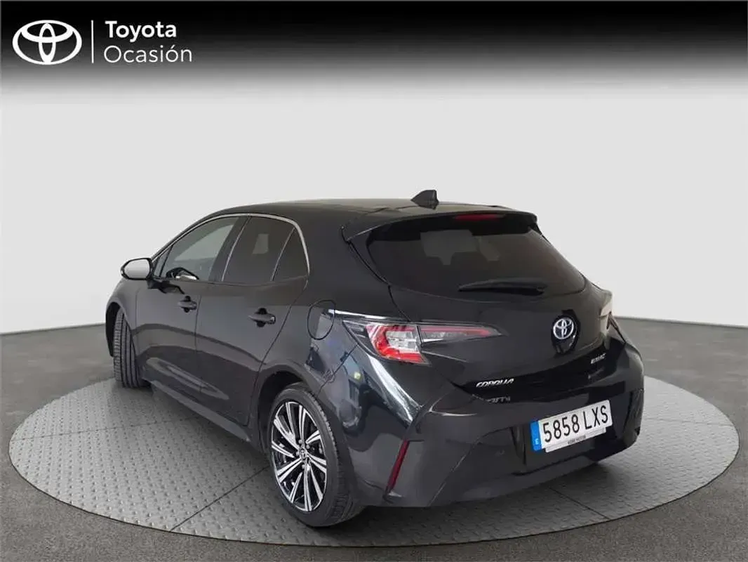 Usado Toyota Corolla Style 122 CV (89 kW) 2022 Negro Monovolumen