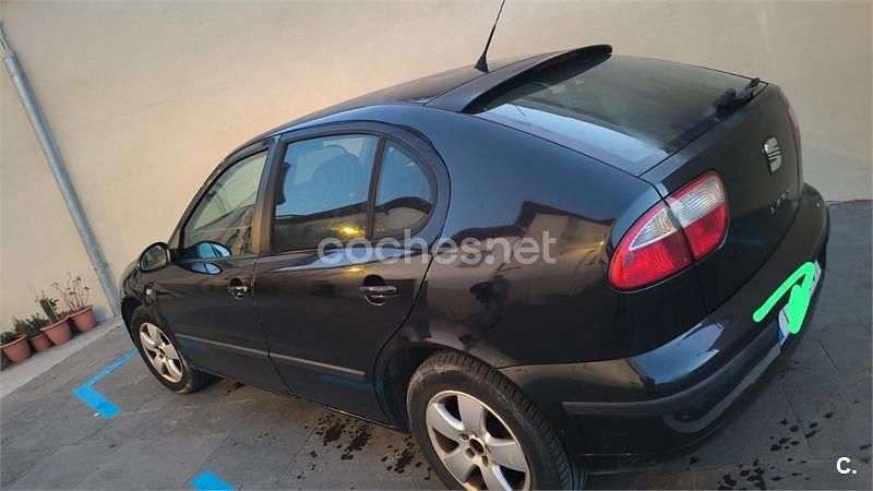 Usado Seat Leon Reference 105 CV (77 kW) 2007 Negro Utilitario