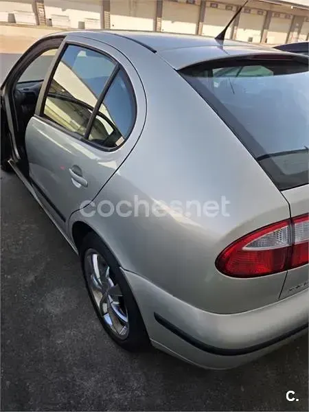 Usado Seat Leon Sport 105 CV (77 kW) 2002 Beige Utilitario