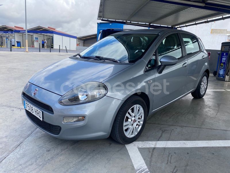 Usado Fiat Punto Lounge 69 CV (50 kW) 2013 Gris / plata Utilitario