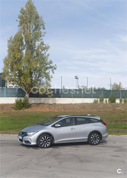 Usado Honda Civic Elegance 120 CV (88 kW) 2015 Gris / plata Familiar