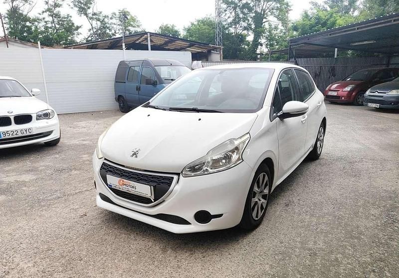 Blanco Usado 2013 Peugeot 208 Active Utilitario | 7500 € (Un poco caro) - Imagen 1/4