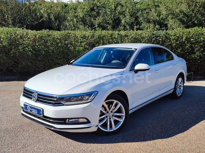 Blanco Usado 2019 VW Passat Sportline Berlina | 15.990 € (Precio justo) - Imagen 1/4